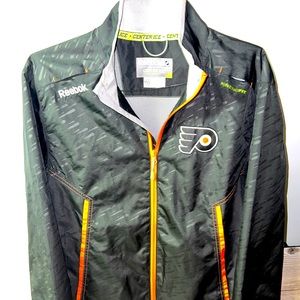 Reebok Philadelphia Flyers center Ice Collection windbreaker Jacket Women’s Sm.